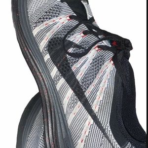 Nike Flyknit Lunar 1 tennis shoes